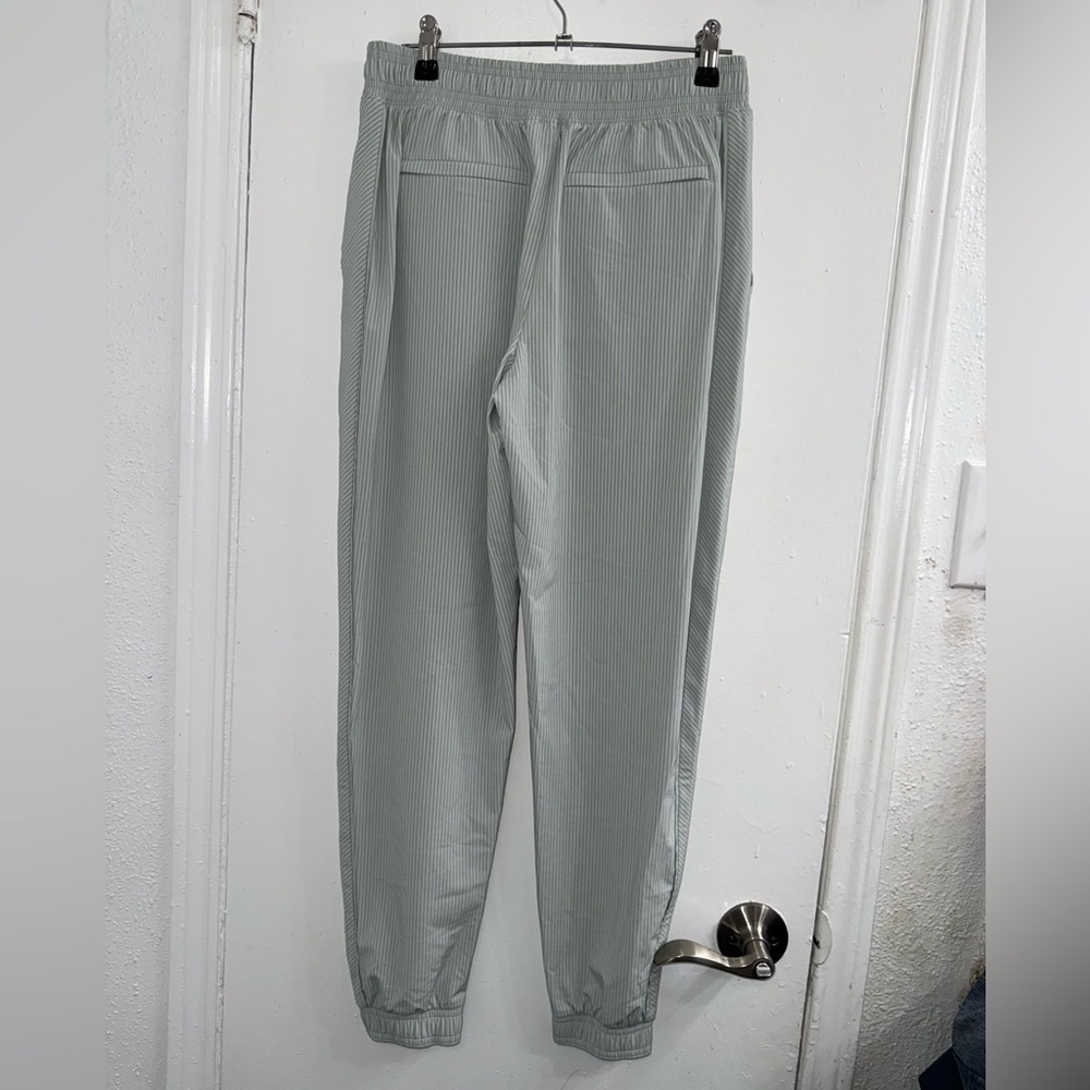 Athleta Brooklyn Textured Jogger,City
Stripe Coast Grey SIZE 6 - Picture 9 of 12